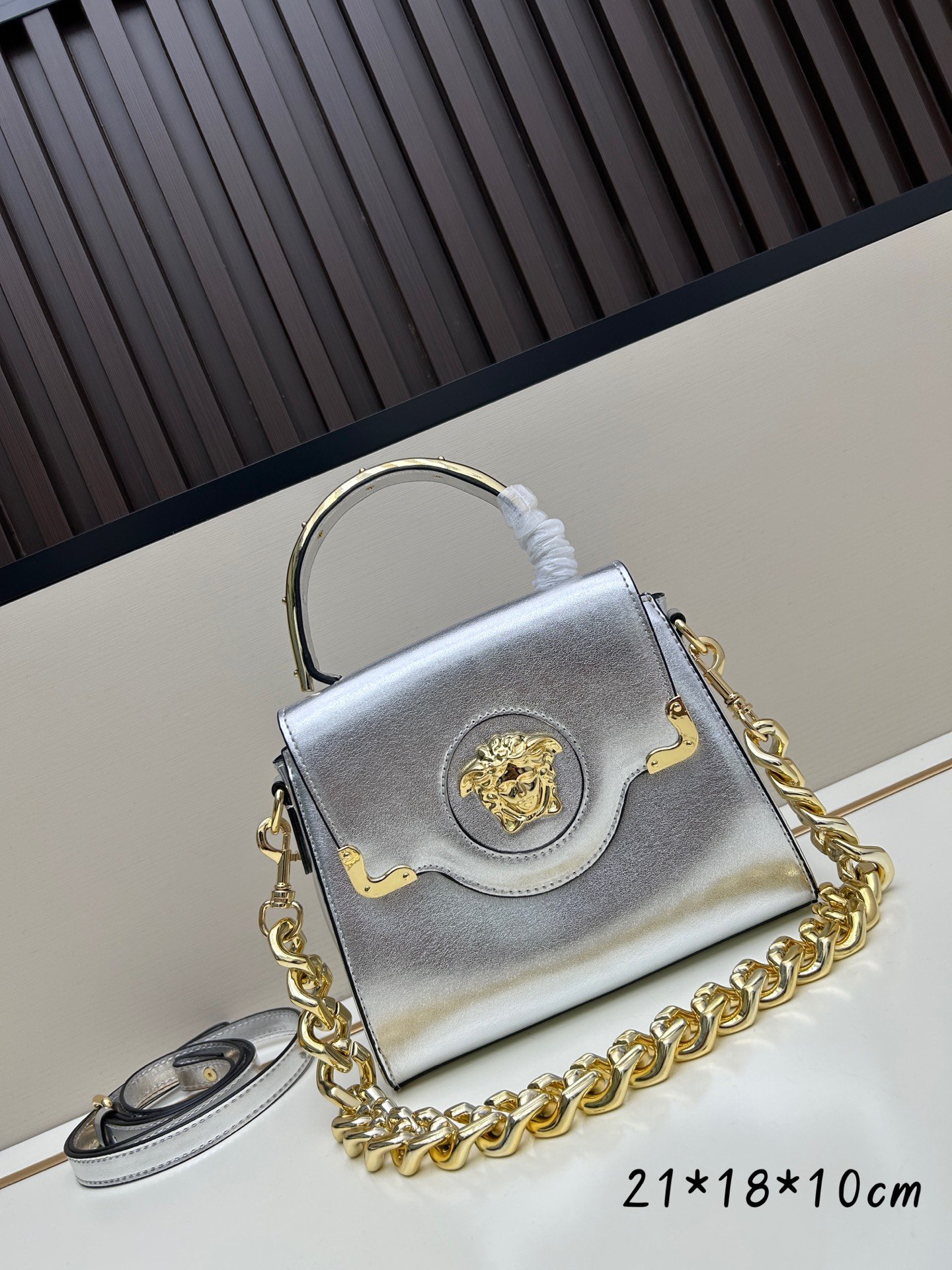 New arrival: Versace VERACE women's crossbody bag New arrival: Versace VERACE women's crossbody bag